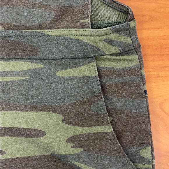 Camo shortalls NWOT - Picture 5 of 7